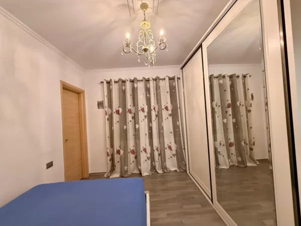 Tirane, jepet me qera apartament 2+1 Kati 4, 100 m² 600 € (RRUGA E DIBRES)