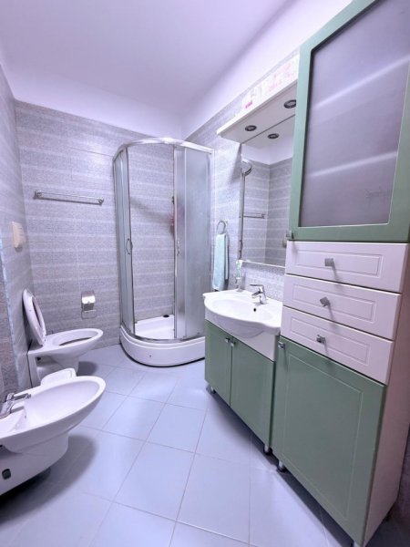 Tirane, jepet me qera apartament 2+1 Kati 4, 100 m² 600 € (RRUGA E DIBRES)
