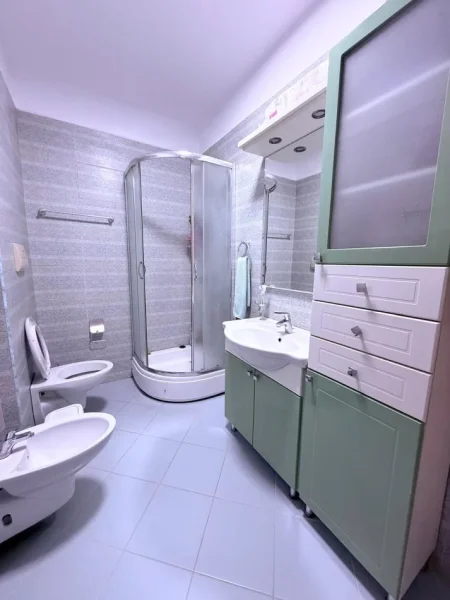 Tirane, jepet me qera apartament 2+1 Kati 4, 100 m² 600 € (RRUGA E DIBRES)