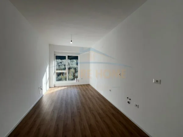 Tirane, shitet apartament 1+1+Ballkon Kati 3, 53 m² 83.000 € (Fresku)