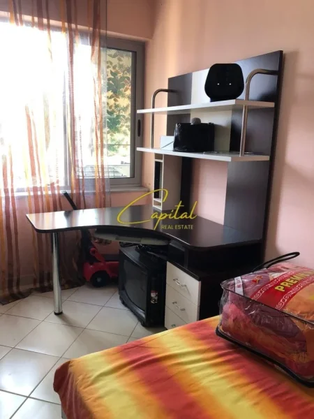 Tirane, jepet me qera apartament 2+1 Kati 4, 100 m² 500 € (ASTIR)