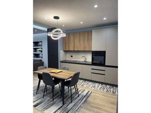 Tirane, jepet me qera apartament 2+1 Kati 7, 110 m² 700 € (UNAZA E RE)