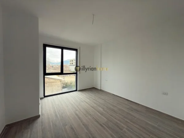 Tirane, shitet apartament 1+1+Ballkon Kati 1, 65 m² 125.000 € (Ish sheshi Shqiponja)
