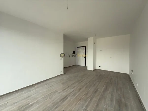 Tirane, shitet apartament 1+1+Ballkon Kati 1, 65 m² 125.000 € (Ish sheshi Shqiponja)