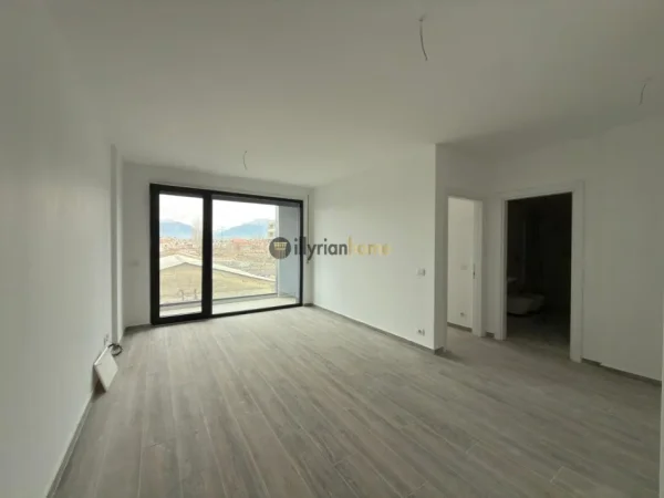 Tirane, shitet apartament 1+1+Ballkon Kati 1, 65 m² 125.000 € (Ish sheshi Shqiponja)