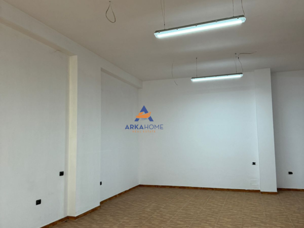 Tirane, jepet me qera ambjent biznesi Kati 2, 115 m² 1.039 € 