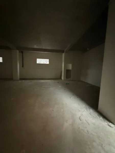 Tirane, jepet me qera magazine Kati -2, 276 m² 1.200 € 