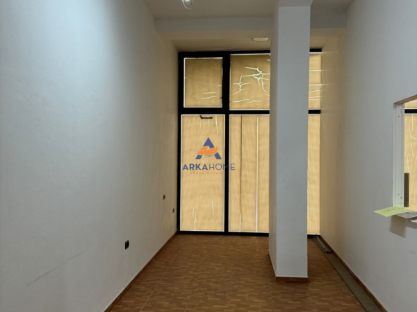 Tirane, jepet me qera ambjent biznesi Kati 2, 115 m² 1.039 € 