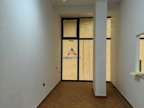 Tirane, jepet me qera ambjent biznesi Kati 2, 115 m² 1.039 € 
