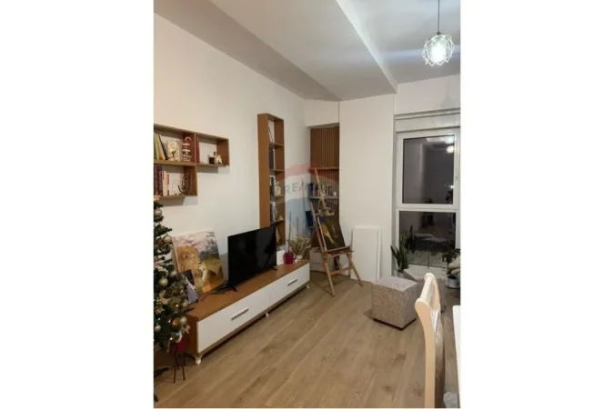 Tirane, jepet me qera apartament 1+1 Kati 2, 77 m² 500 € (Kontakti Siri 2)