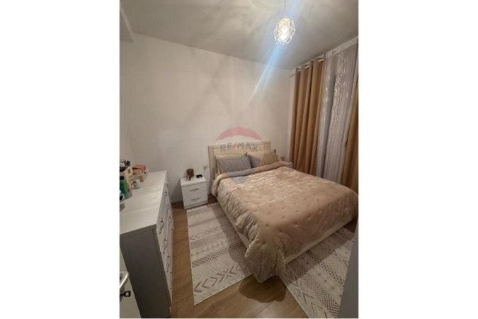 Tirane, jepet me qera apartament 1+1 Kati 2, 77 m² 500 € (Kontakti Siri 2)