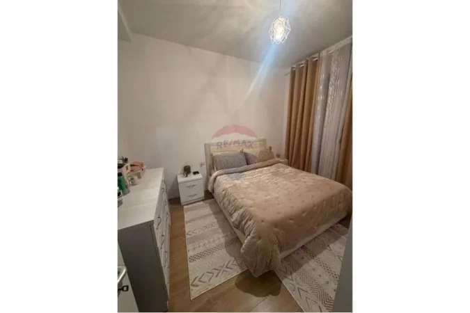 Tirane, jepet me qera apartament 1+1 Kati 2, 77 m² 500 € (Kontakti Siri 2)
