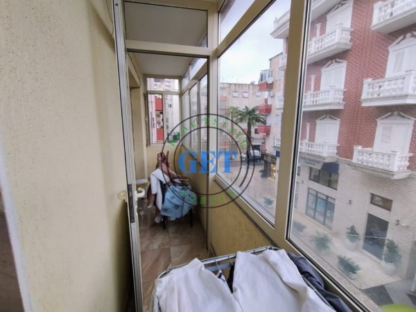 Durres, jepet me qera apartament 2+1 Kati 3, 90 m² 500 € (Bulevardi kryesor)