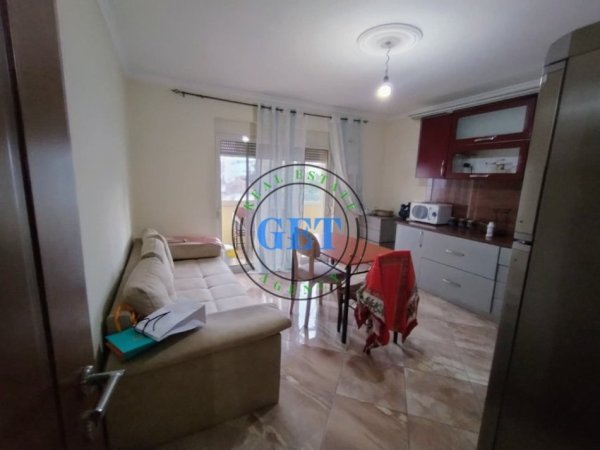Durres, jepet me qera apartament 2+1 Kati 3, 90 m² 500 € (Bulevardi kryesor)