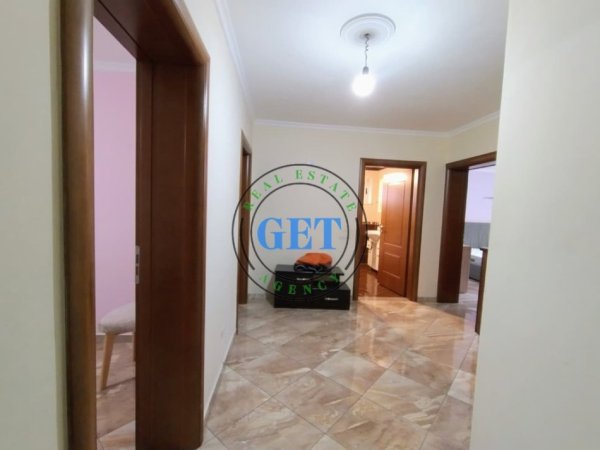 Durres, jepet me qera apartament 2+1 Kati 3, 90 m² 500 € (Bulevardi kryesor)