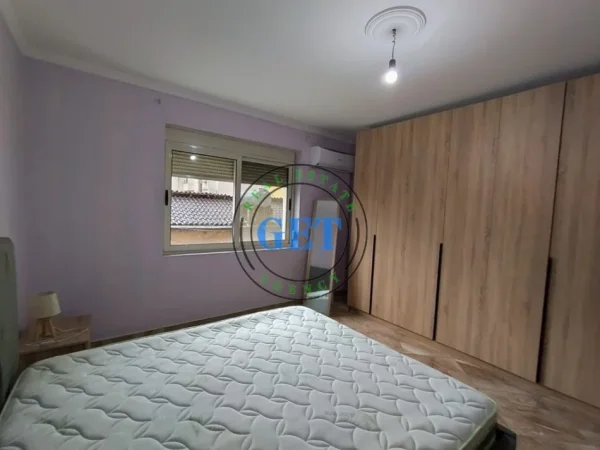 Durres, jepet me qera apartament 2+1 Kati 3, 90 m² 500 € (Bulevardi kryesor)