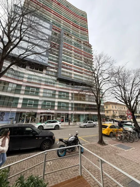 Tirane, jepet me qera zyre Kati 2, 131 m² 2.200 € (Përballë Coin, Tiranë)
