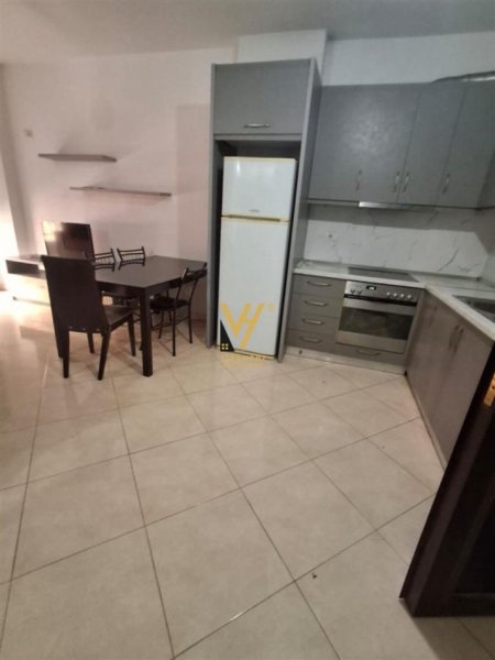 Tirane, jepet me qera apartament 2+1+Ballkon Kati 4, 90 m² 500 € (ASTIR)
