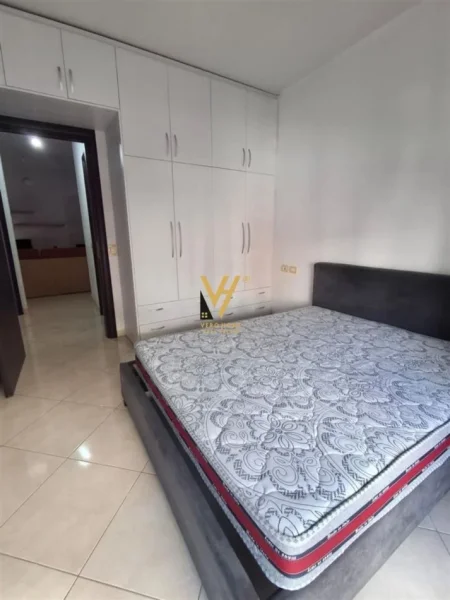 Tirane, jepet me qera apartament 2+1+Ballkon Kati 4, 90 m² 500 € (ASTIR)