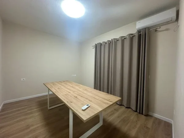 Tirane, jepet me qera 2+1 , 500 € 