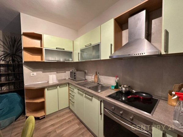 Tirane, jepet me qera apartament 2+1 Kati 4, 95 m² 800 € (Rr. Kosovareve)