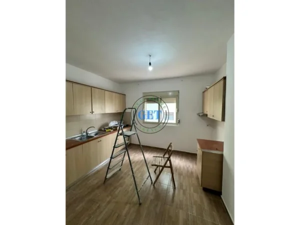 Durres, shitet apartament 2+1 Kati 5, 116 m² 135.000 € (Ish Rajoni I Policise)