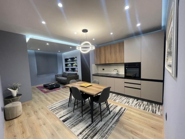 Tirane, jepet me qera apartament 2+1 Kati 5, 75 m² 650 € 