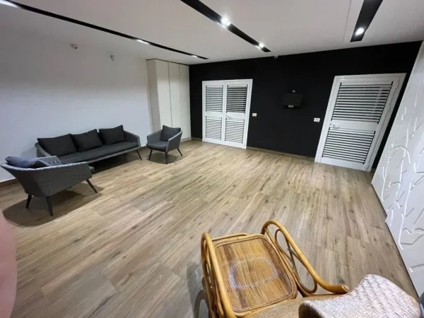 Tirane, jepet me qera apartament 2+1+Ballkon Kati 2, 200 m² 1.000 € 