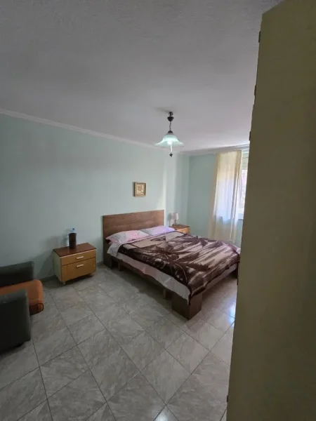 Tirane, jepet me qera apartament 2+1 Kati 2, 80 m² 550 € (Pazari i ri)