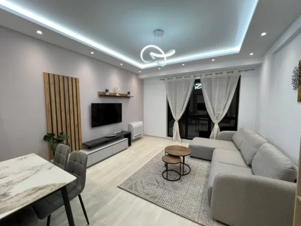 Tirane, jepet me qera apartament 1+1+Ballkon Kati 4, 70 m² 50.000 € (Rruga Sokrat Miho)