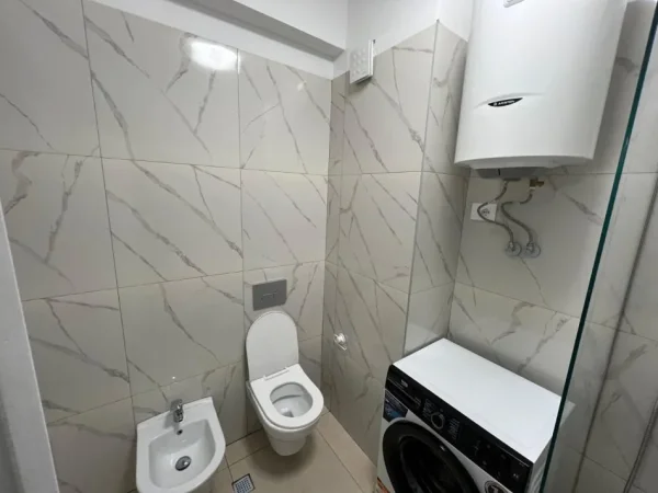 Tirane, jepet me qera apartament 1+1+Ballkon Kati 4, 70 m² 50.000 € (Rruga Sokrat Miho)
