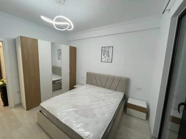 Tirane, jepet me qera apartament 1+1+Ballkon Kati 4, 70 m² 50.000 € (Rruga Sokrat Miho)
