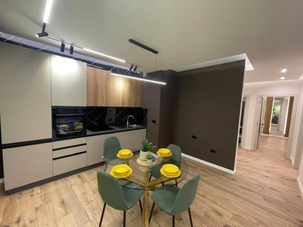 Tirane, jepet me qera apartament 2+1 Kati 9, 75 m²1300€