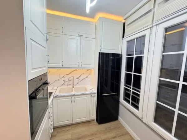 Tirane, jepet me qera apartament 1+1 Kati 2, 58 m² 55.000 € (Rruga Liqeni i Thate)