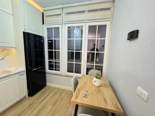 Tirane, jepet me qera apartament 1+1 Kati 2, 58 m² 55.000 € (Rruga Liqeni i Thate)