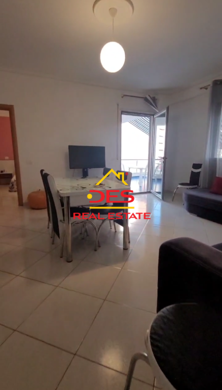 Vlore, jepet me qera apartament 1+1+Ballkon Kati 5, 70 m² 350 € (Lungomare)