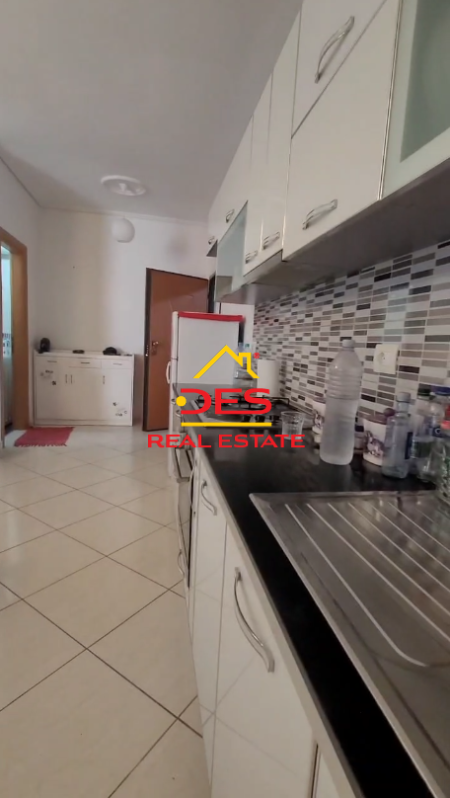 Vlore, jepet me qera apartament 1+1+Ballkon Kati 5, 70 m² 350 € (Lungomare)