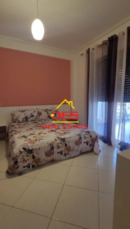 Vlore, jepet me qera apartament 1+1+Ballkon Kati 5, 70 m² 350 € (Lungomare)