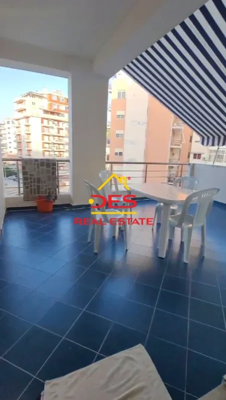 Vlore, jepet me qera apartament 1+1+Ballkon Kati 5, 70 m² 350 € (Lungomare)
