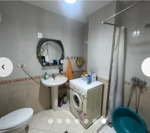 Tirane, jepet me qera apartament 1+1+Ballkon Kati 3, 70 m² 600 € (QENDER)