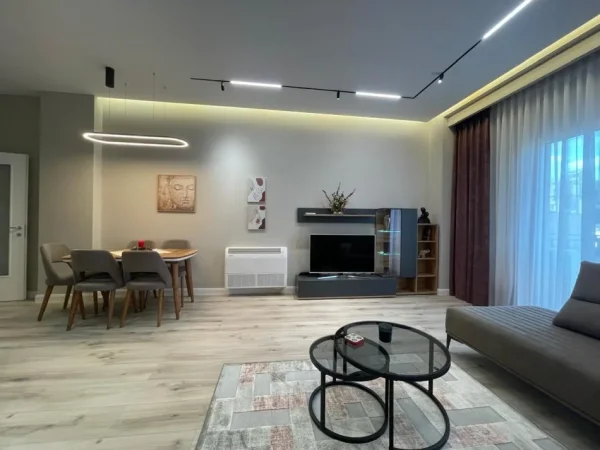 Tirane, jepet me qera apartament 2+1+Ballkon Kati 3, 100 m² 900 € (Pazari i Ri)