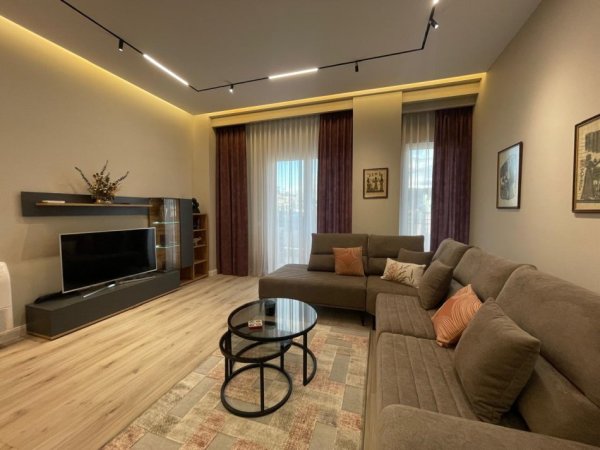 Tirane, jepet me qera apartament 2+1+Ballkon Kati 3, 100 m² 900 € (Pazari i Ri)
