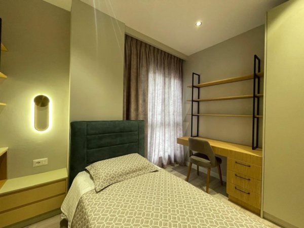 Tirane, jepet me qera apartament 2+1+Ballkon Kati 3, 100 m² 900 € (Pazari i Ri)