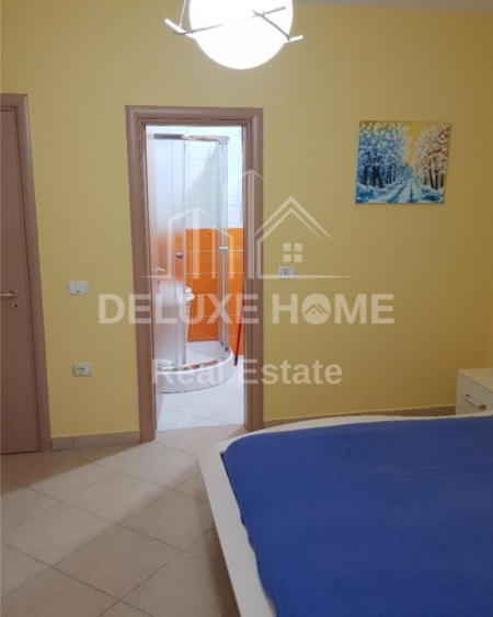 Tirane, jepet me qera apartament 2+1+Ballkon Kati 4, 104 m² 700 € (Rruga Barrikadave)