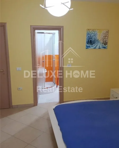 Tirane, jepet me qera apartament 2+1+Ballkon Kati 4, 104 m² 700 € (Rruga Barrikadave)