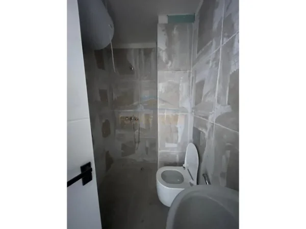 Tirane, shitet apartament 1+1+Ballkon Kati 3, 55 m² 110.000 € (FARMACIA 10)
