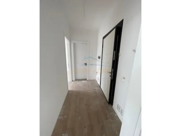 Tirane, shitet apartament 1+1+Ballkon Kati 3, 55 m² 110.000 € (FARMACIA 10)