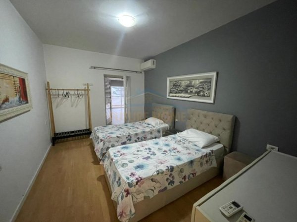 Tirane, jepet me qera apartament 2+1 Kati 1, 100 m² 1.000 € (Kristal Center, Komuna e Parisit,)