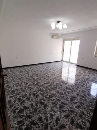 Tirane, jepet me qera apartament 2+1+Aneks+Ballkon Kati 6, 126 m² 500 € (Rruga Islam Alla)