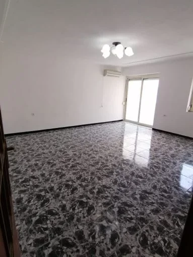 Tirane, jepet me qera apartament 2+1+Aneks+Ballkon Kati 6, 126 m² 500 € (Rruga Islam Alla)